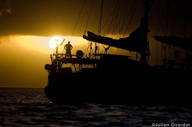 Un coucher de soleil sur la goélette