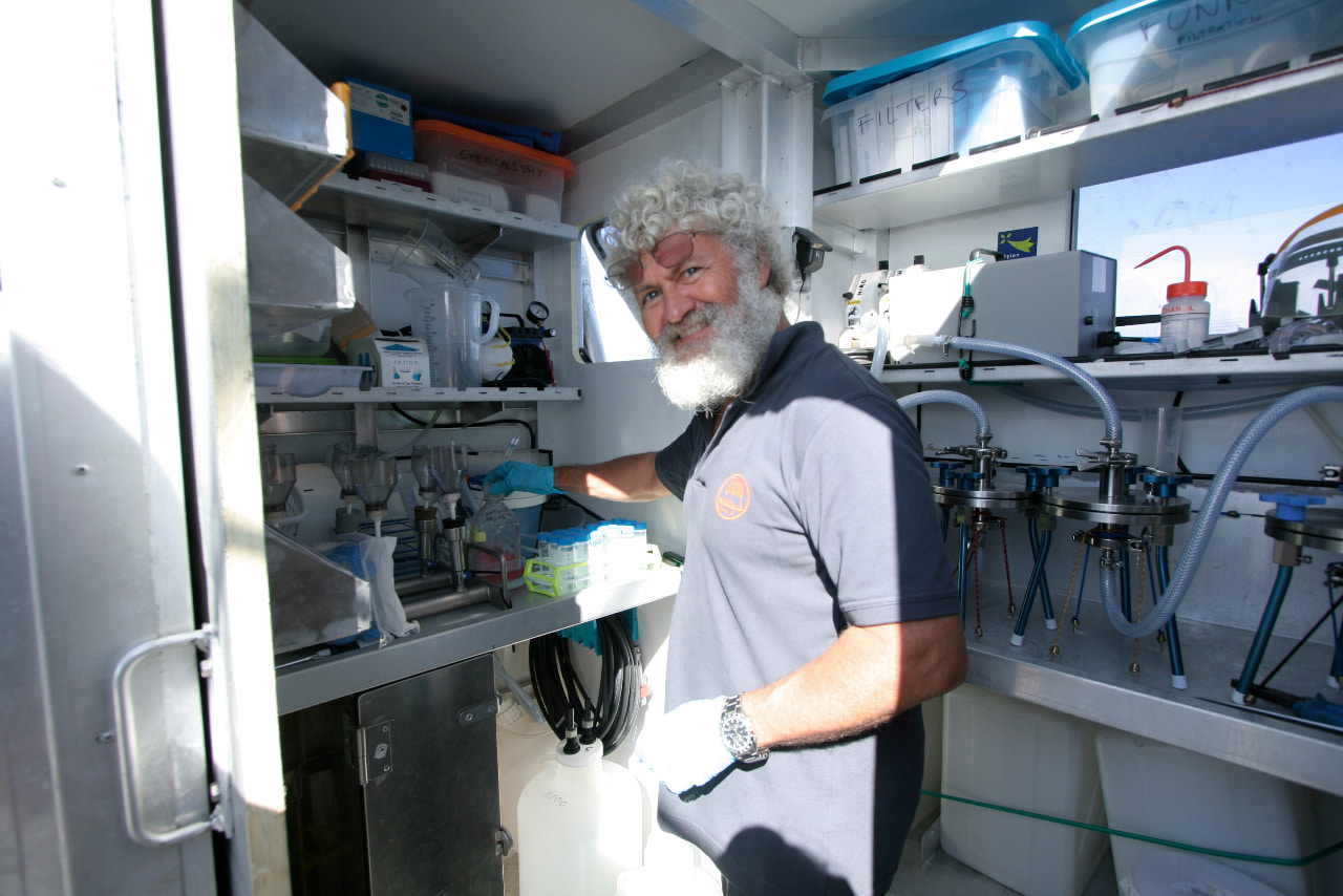 Eric Karsenti : chercheur en biologie