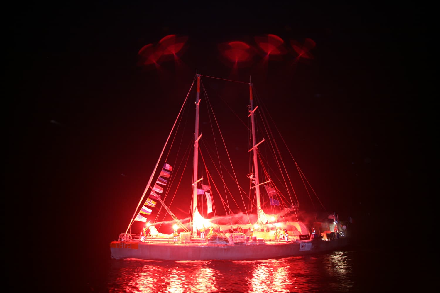 Fin de la mission tara arctic, la goélette libérée des glaces.