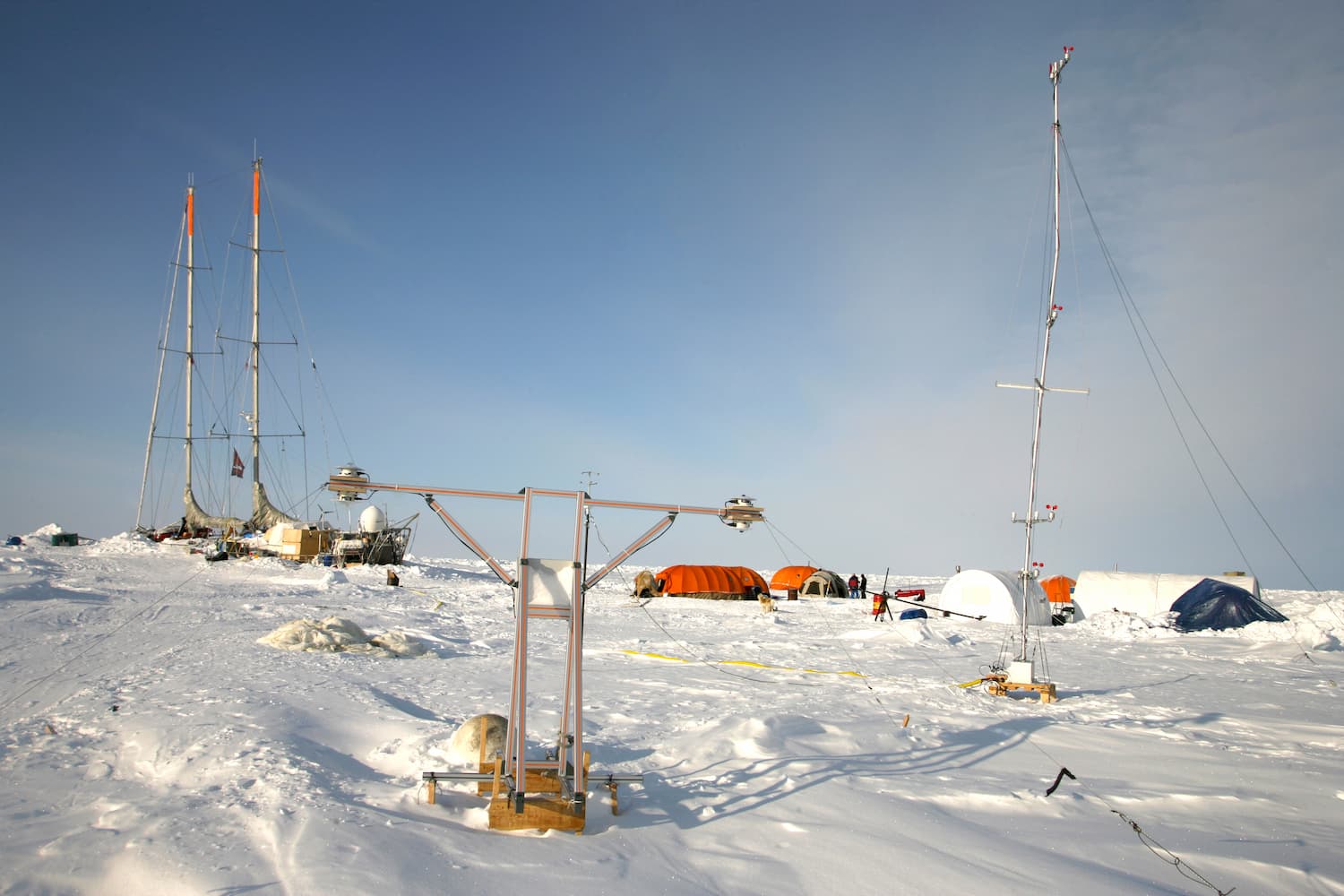 Suivi scientifique par la station polaire au cœur de la banquise.