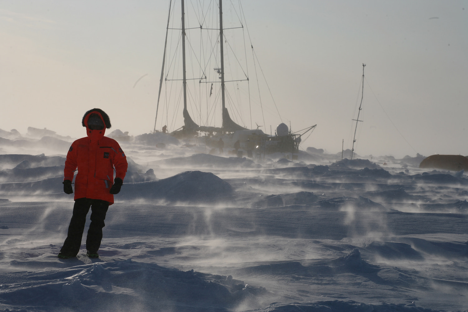 La goélette tara au cœur de la banquise