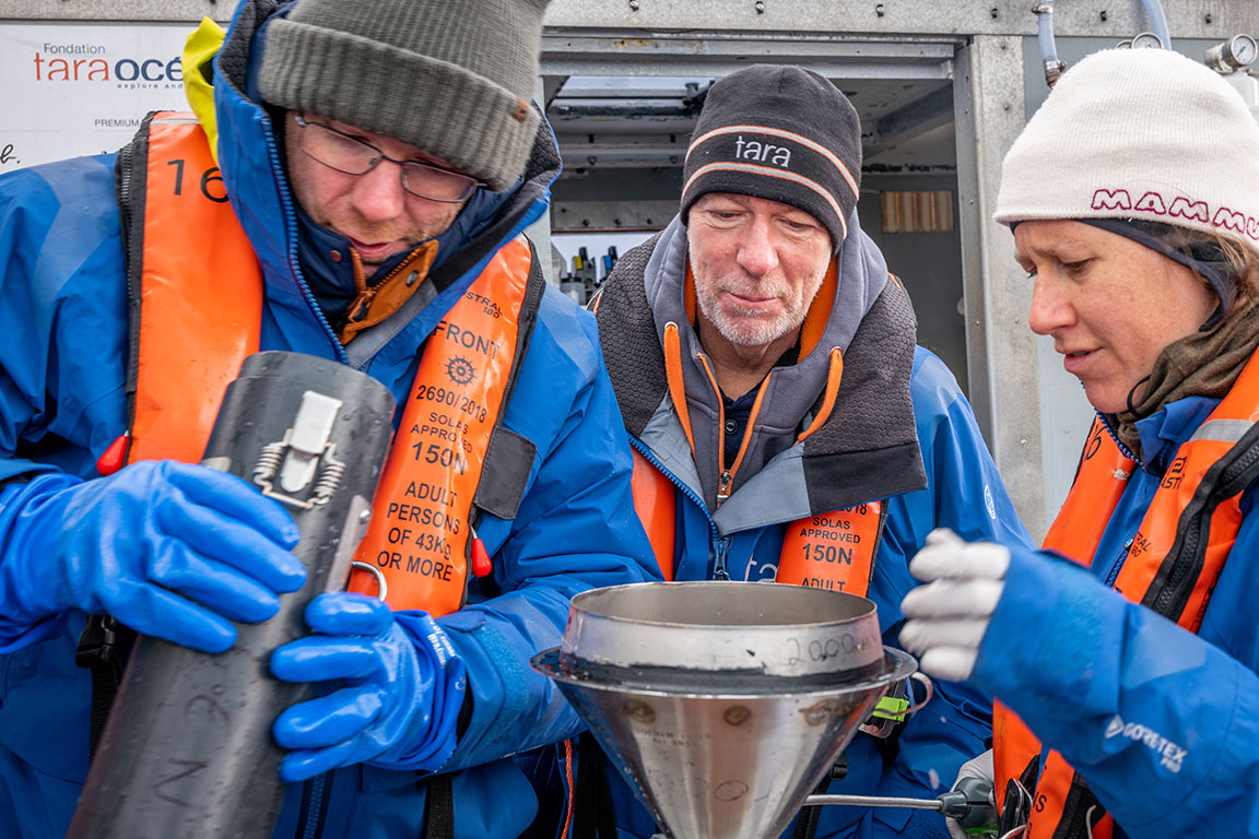 Prélèvements lors de la mission Microbiomes 2022 en Antarctique