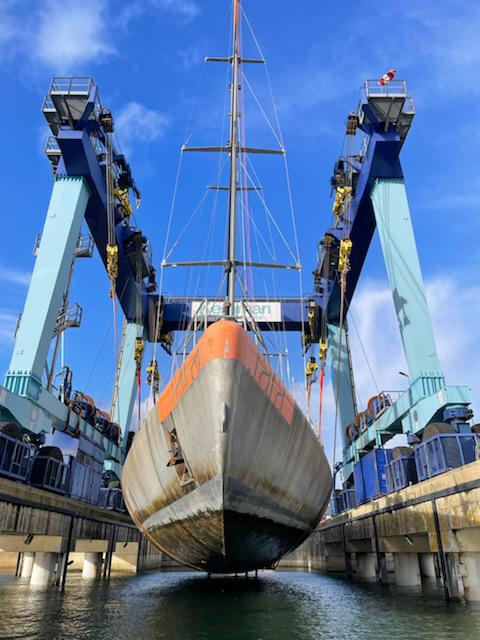 Chantier 2022 : Sortie de l’eau de la goélette à Lorient